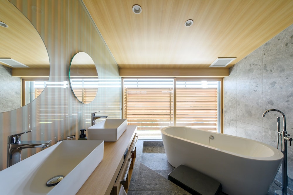 さくら亭SUITE デラックス 和洋室 禁煙 バスルーム0 | グランディア芳泉