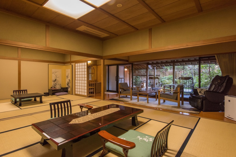 ガーデンスイート 個止吹気亭 禁煙 客室3 | グランディア芳泉