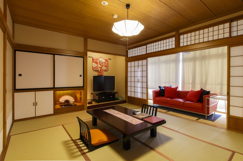 スーペリア ツイン ルーム 禁煙 客室内のダイニングエリア2 | おやど 古都の夢