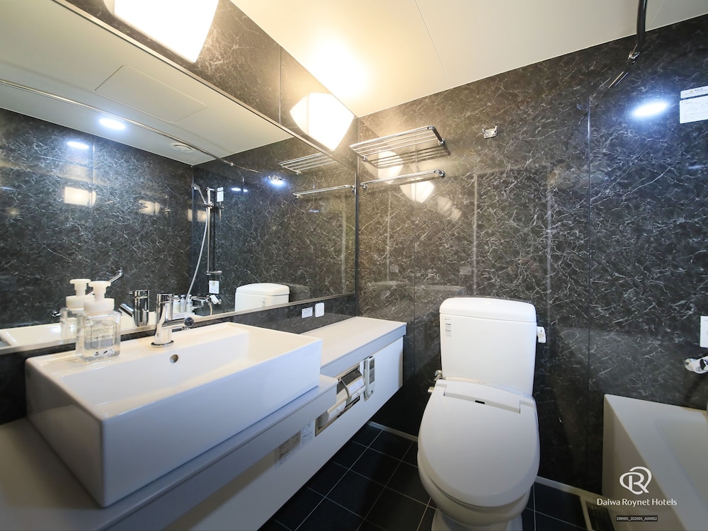 ワイドデラックス ツインルーム 喫煙可 バスルーム0 | ダイワロイネットホテル京都八条口