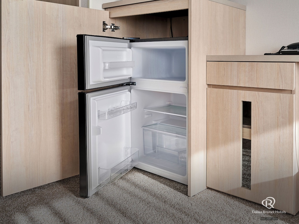 ワイドデラックス トリプルルーム 喫煙可 客室内のダイニングエリア0 | ダイワロイネットホテル京都八条口