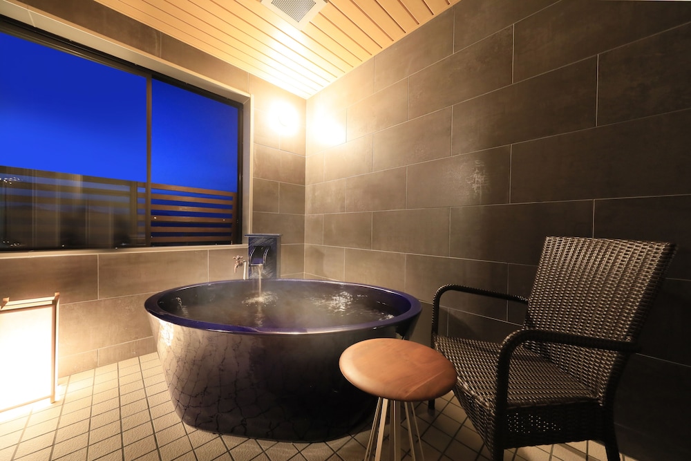 ファミリー スイート 1 ベッドルーム 禁煙 専用バスルーム バスルーム1 | ホテル椿野