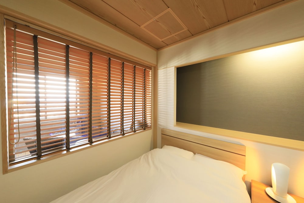 ファミリー スイート 1 ベッドルーム 禁煙 専用バスルーム 客室2 | ホテル椿野