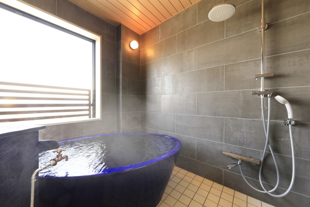 コンフォート スイート ベッド (複数台) 禁煙 専用バスルーム バスルーム1 | ホテル椿野