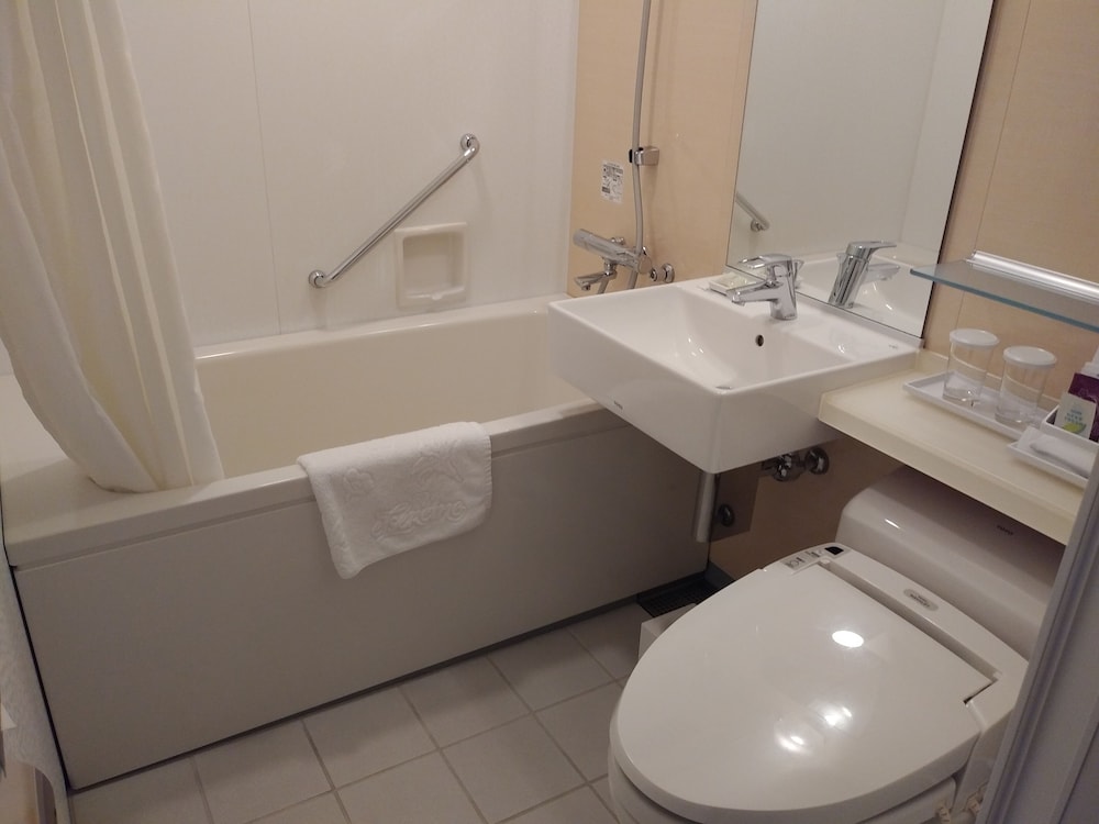 スーペリア ダブルルーム 禁煙（22平米） バスルーム2 | ホテル エルセラーン大阪