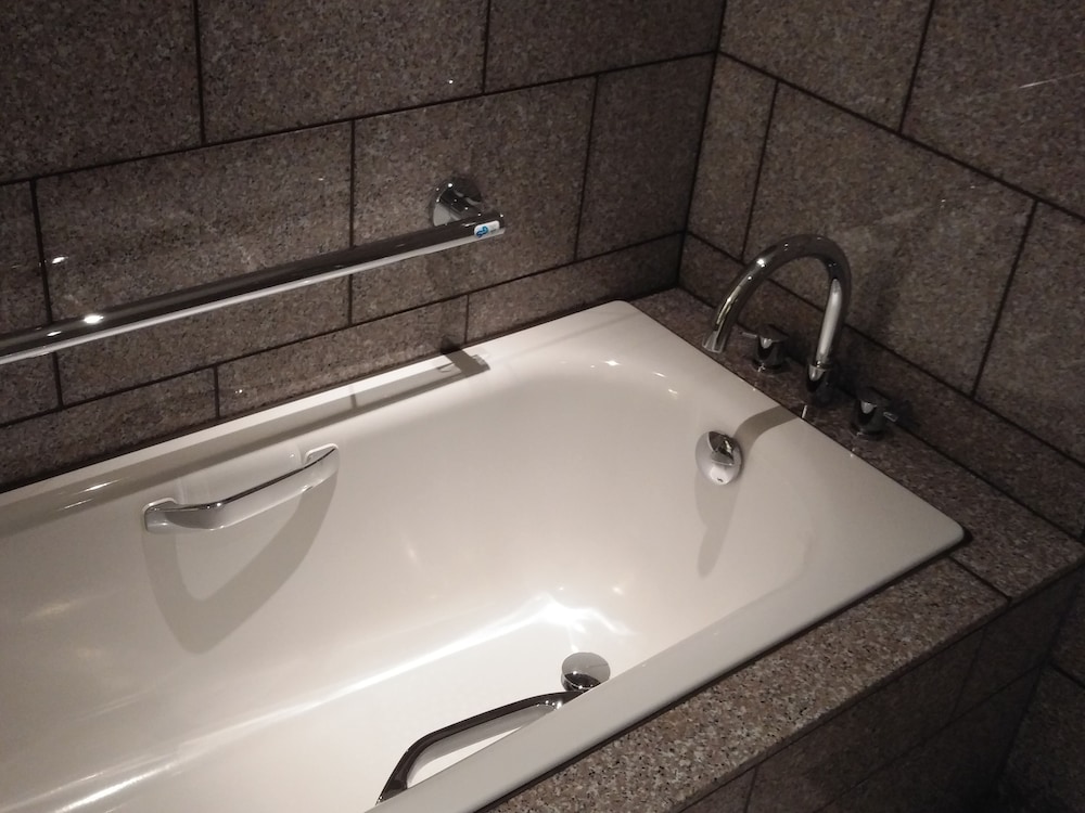 ロイヤル スイート 禁煙 バスルームのシンク0 | ホテル エルセラーン大阪