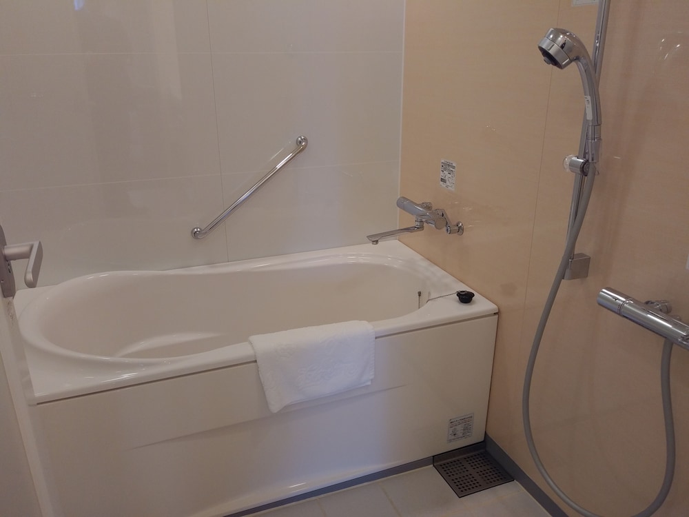 コーナーツインルーム 禁煙（36平米） バスルーム1 | ホテル エルセラーン大阪