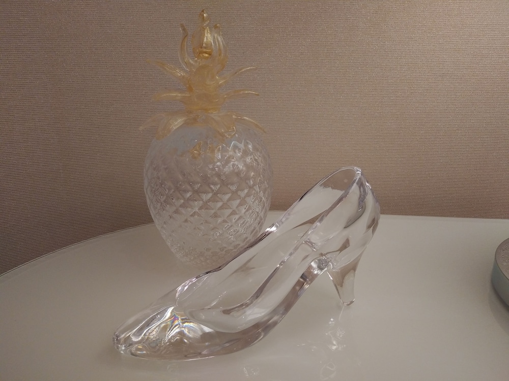 ロイヤル スイート 禁煙 リビング エリア1 | ホテル エルセラーン大阪