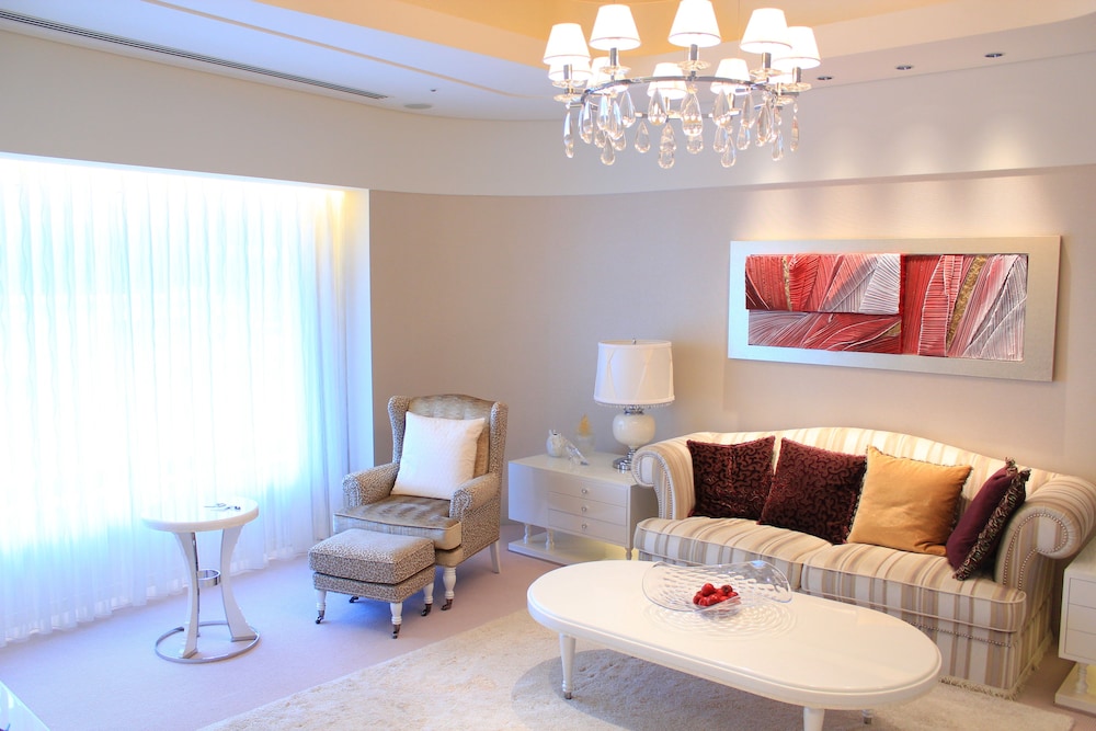 ロイヤル スイート 禁煙 リビング エリア0 | ホテル エルセラーン大阪