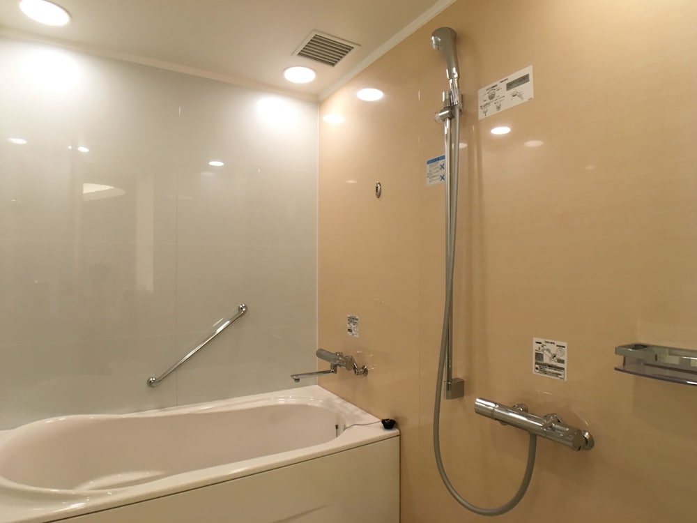 ジュニア スイート 禁煙（58平米） バスルーム0 | ホテル エルセラーン大阪