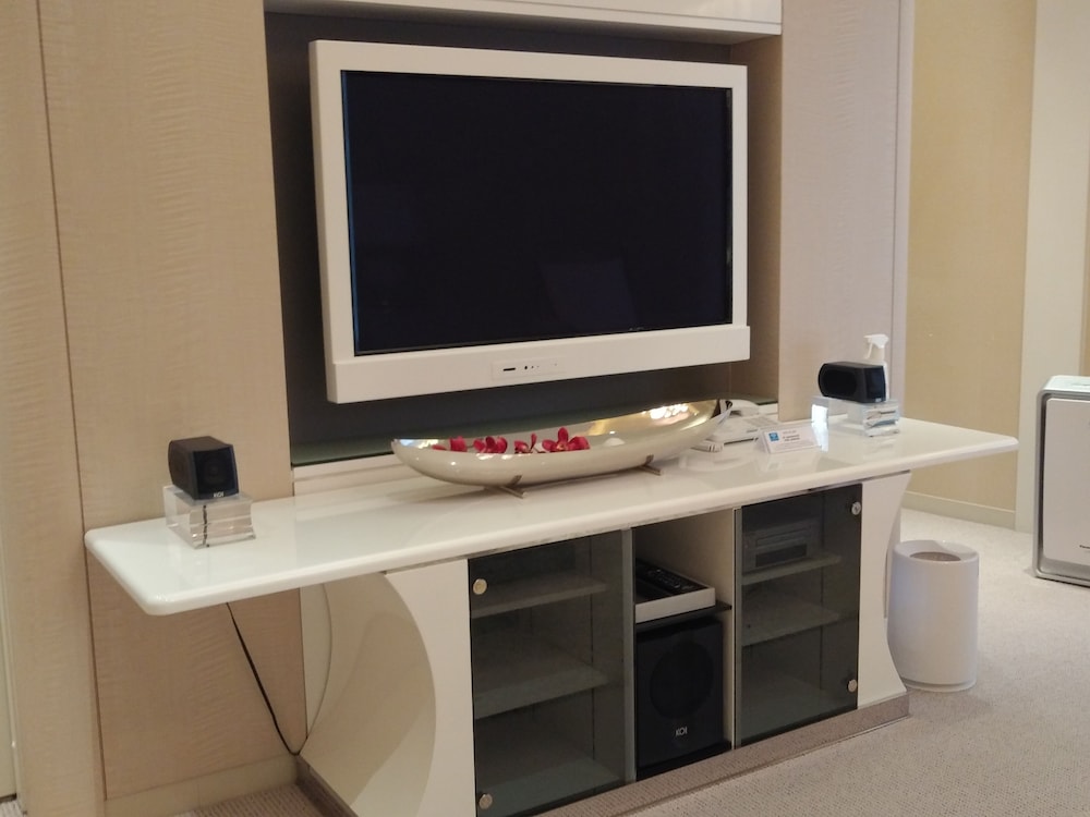 ロイヤル スイート 禁煙 テレビ0 | ホテル エルセラーン大阪