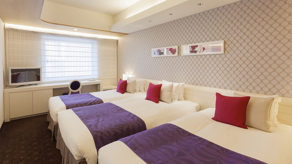 ジュニア スイート ベッド (複数台) | ホテル エルセラーン大阪