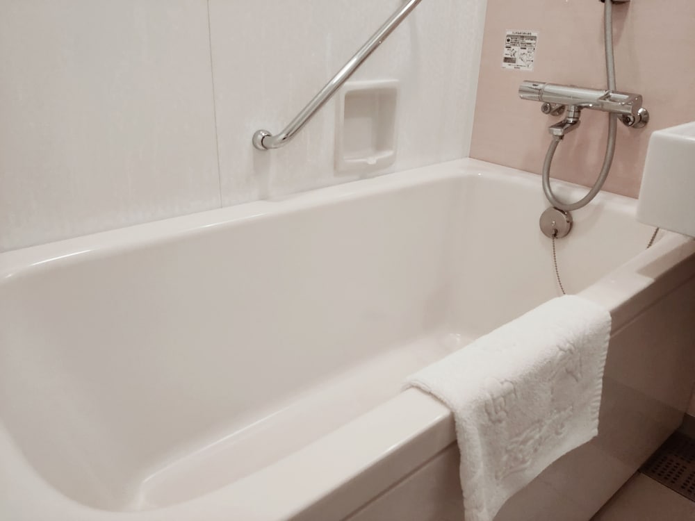 スーペリア ダブルルーム 禁煙（22平米） バスルーム1 | ホテル エルセラーン大阪