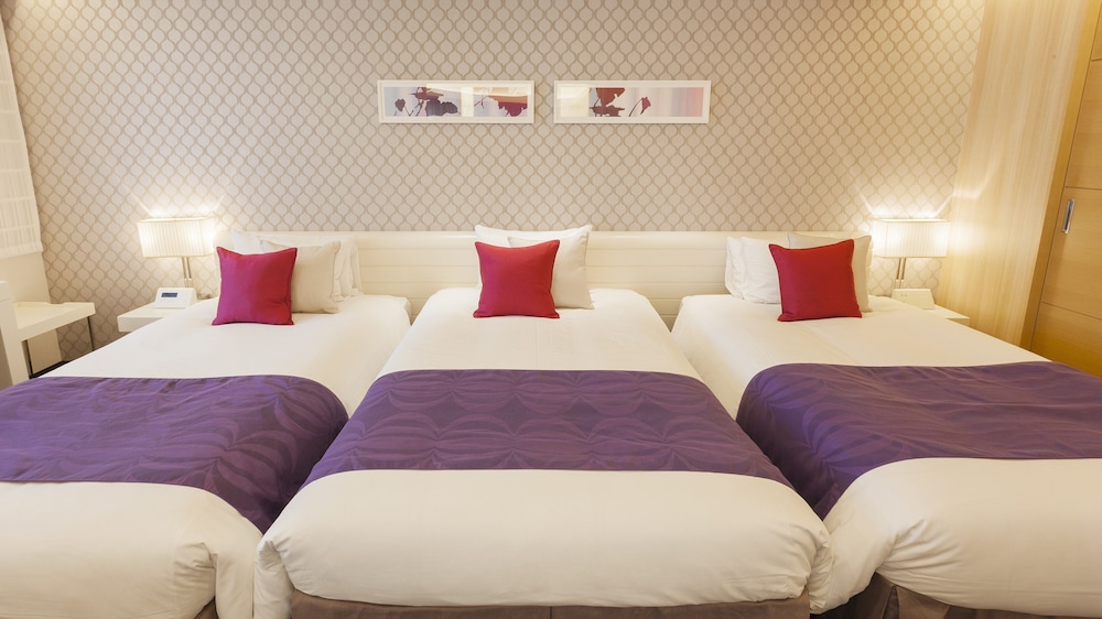 ジュニア スイート ベッド (複数台) 客室2 | ホテル エルセラーン大阪