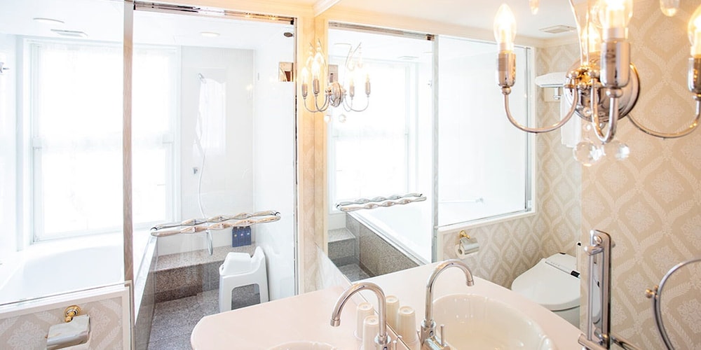 スタンダード ルーム キングベッド 1 台 禁煙 バスルーム0 | 神戸北野ホテル