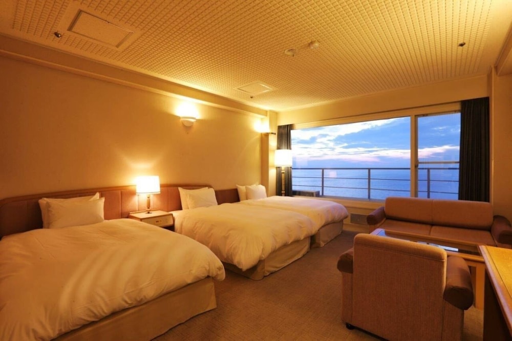 トリプルルーム 喫煙可 (Moderate w/Shower Booth, 40sqm,Up to4) 客室1 | ホテルシーモア