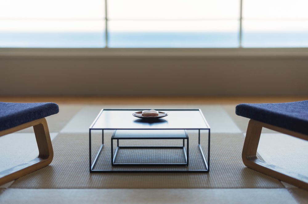 デラックスルーム 禁煙 海を臨む　改装済 / 50平米 / 4 名迄 / 禁煙 客室2 | ホテルシーモア