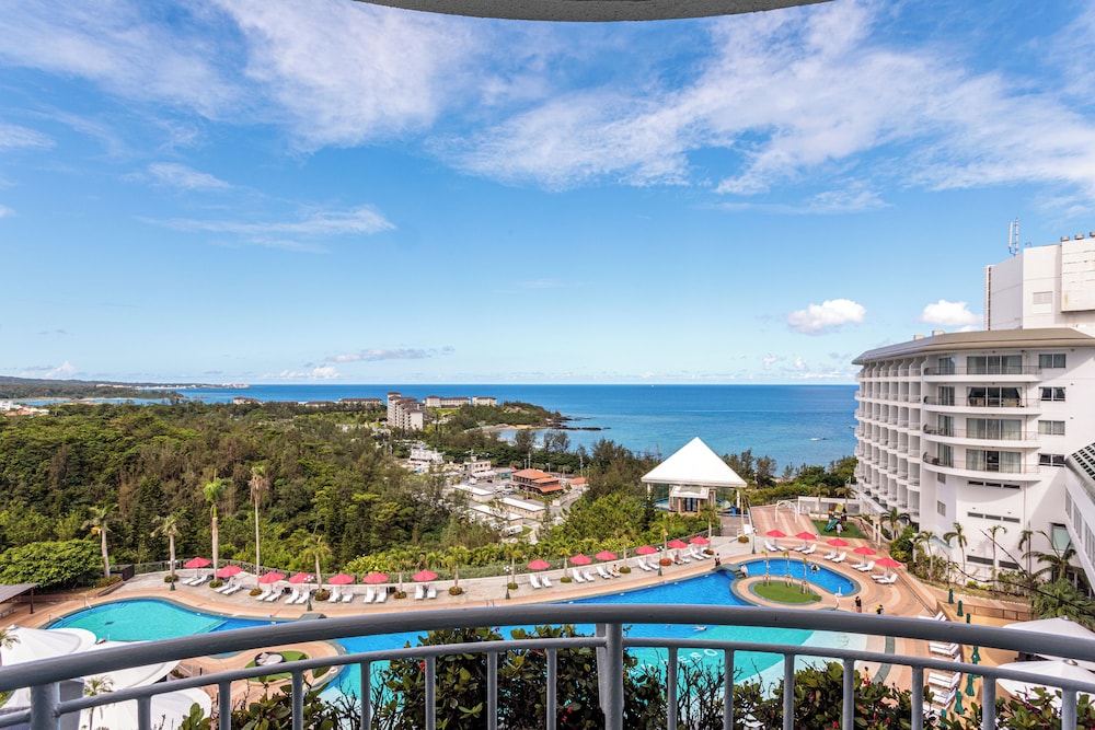 ウィングタワー　オーシャンビュー最上階・5階 / 39～42平米 禁煙 | 沖縄 かりゆし ビーチリゾート オーシャンスパ