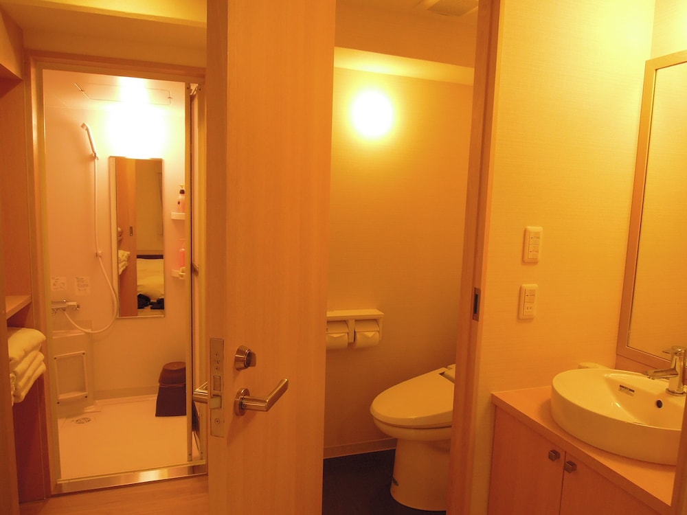 ファミリー ルーム 布団 バスルーム0 | 岡山ビューホテル