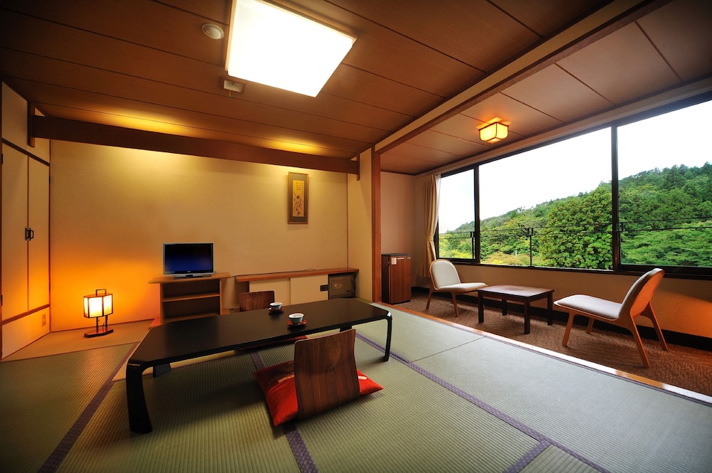 [本館4階] 和室 (8畳~) 禁煙 | 会津・東山温泉 御宿 東鳳 (オリックスホテルズ＆リゾーツ)