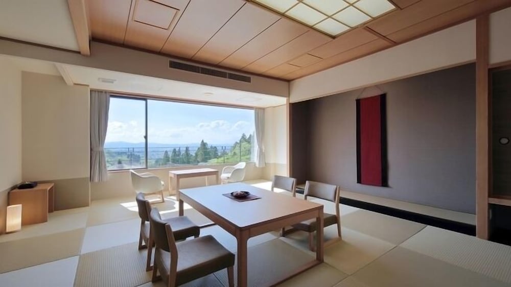 [朱雀亭] 和室/城下町側 禁煙 | 会津・東山温泉 御宿 東鳳 (オリックスホテルズ＆リゾーツ)
