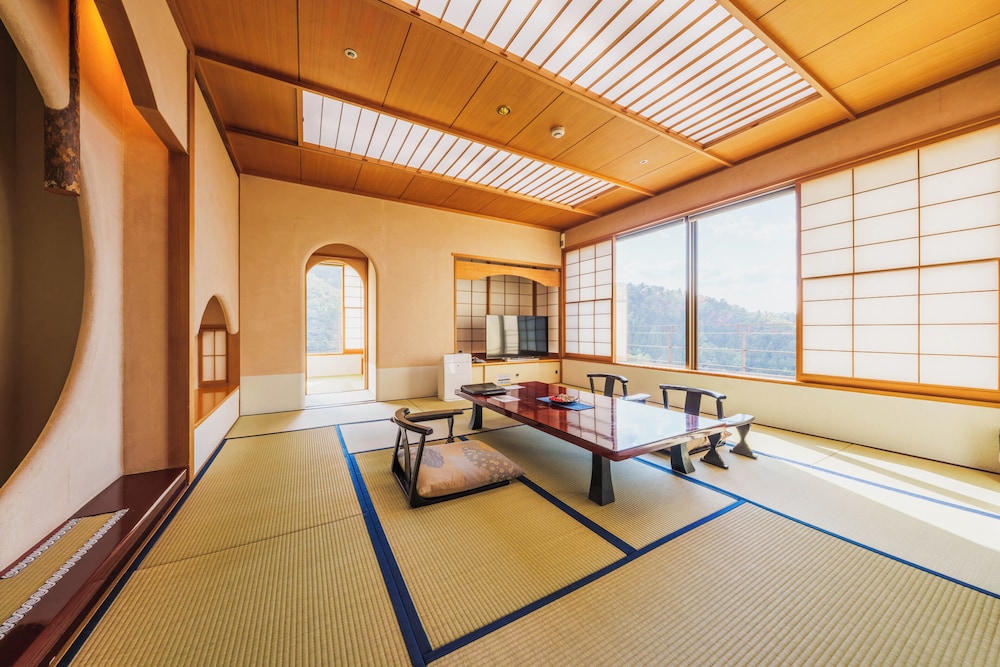[タワー館] 最上階 特別和洋室 禁煙 | 会津・東山温泉 御宿 東鳳 (オリックスホテルズ＆リゾーツ)