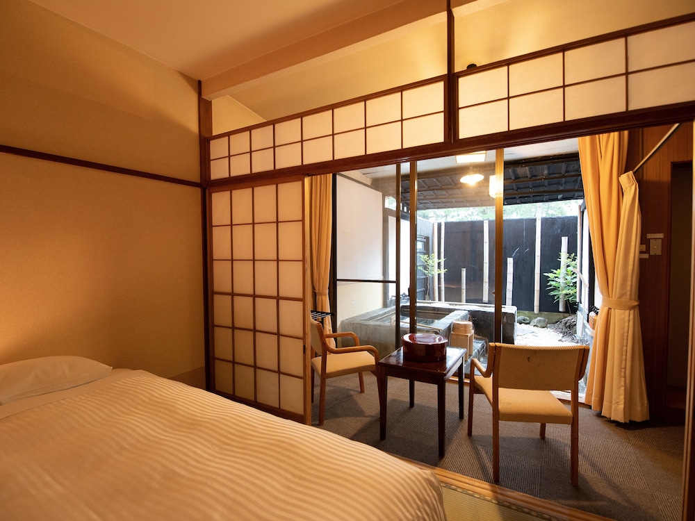 露天風呂付/和室(ツインベッド) [禁煙] | HOTEL SHIRAHAMAKAN(白浜館)