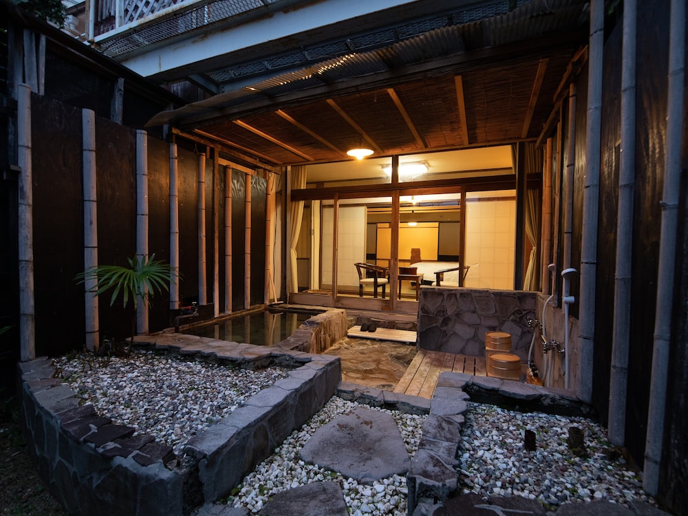 露天風呂付/和室(ツインベッド) [禁煙] 客室1 | HOTEL SHIRAHAMAKAN(白浜館)