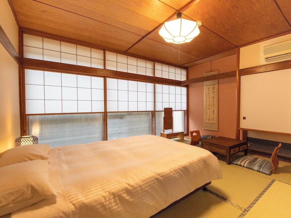 準特別室/露天風呂付/和室(トリプルベッド) [禁煙] 客室1 | HOTEL SHIRAHAMAKAN(白浜館)