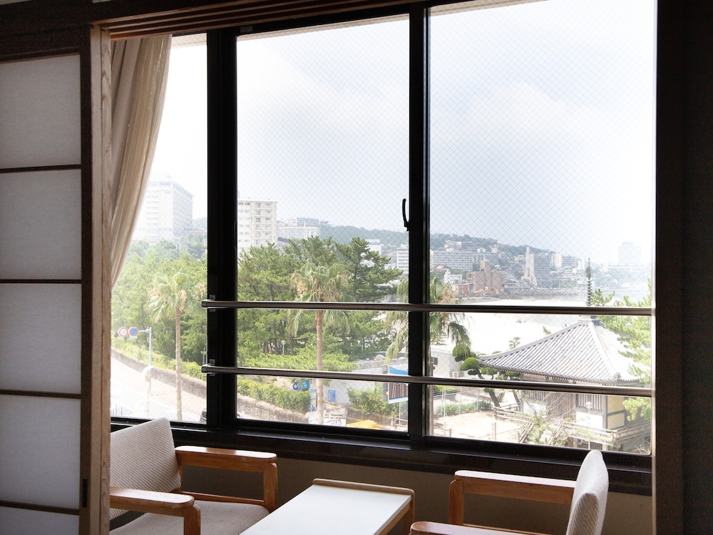 別館/しらすな庭/和室(ツインベッド, バスルームなし) [禁煙] 客室1 | HOTEL SHIRAHAMAKAN(白浜館)