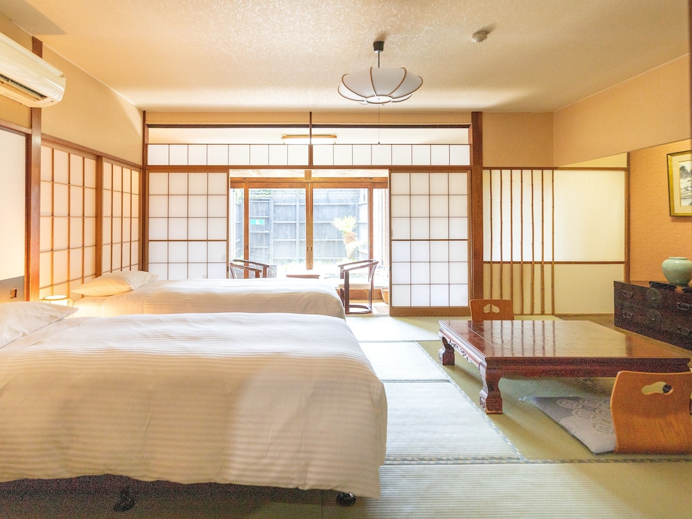 露天風呂付/和室(ツインベッド) [禁煙] | HOTEL SHIRAHAMAKAN(白浜館)
