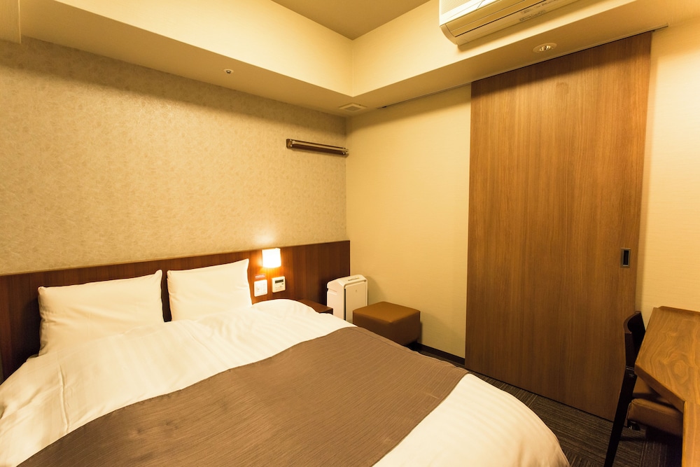 ダブルルーム 禁煙 (14.3-14.7平米) 客室2 | 天然温泉　六花の湯　ドーミーイン熊本