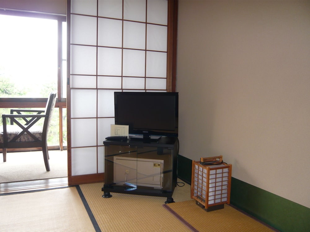 トイレ付 和室（10畳）禁煙 客室の設備とサービス0 | 清輝楼