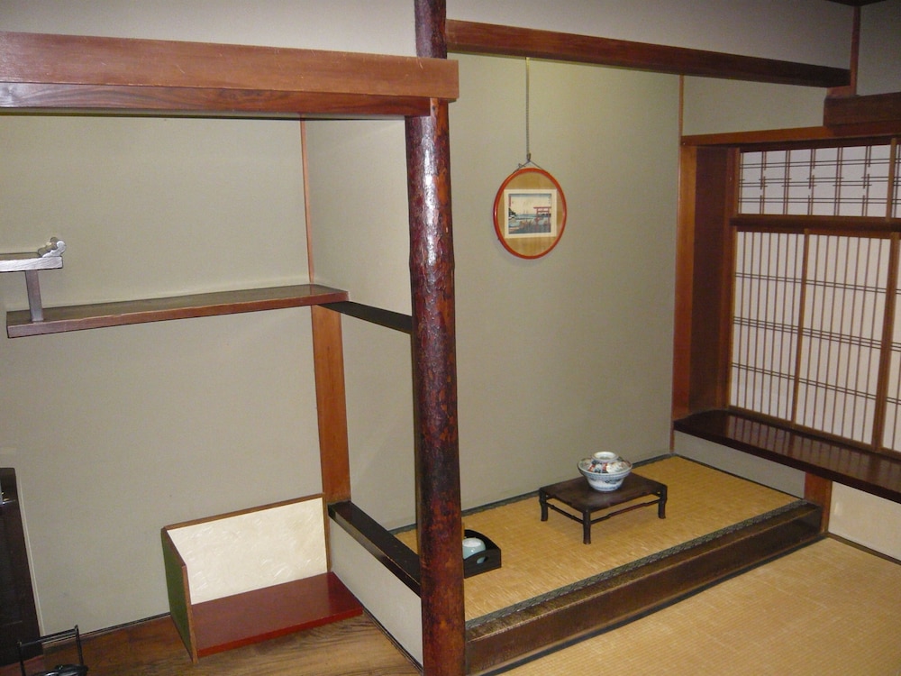 トイレ付 和室（10畳）禁煙 客室1 | 清輝楼