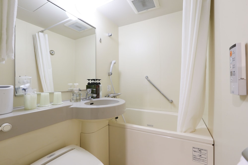 禁煙　ダブル（素泊まり） バスルーム1 | ホテル法華クラブ福岡