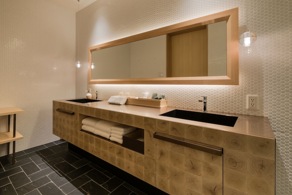 本館デラックスツインルーム バスルームの設備0 | ホテル カンラ京都