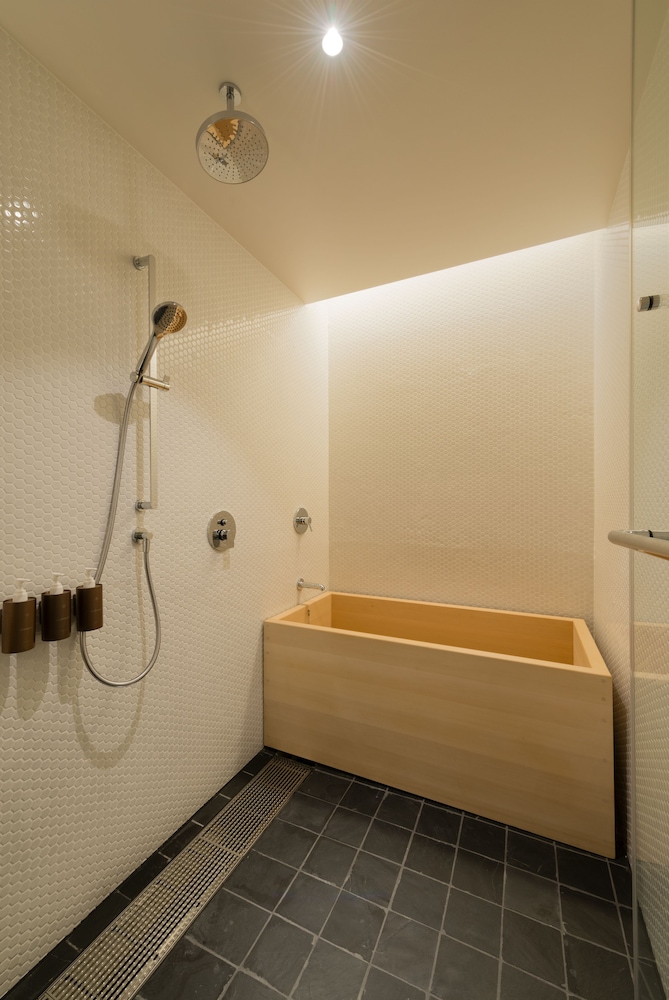 本館デラックスツインルーム バスルームの設備1 | ホテル カンラ京都