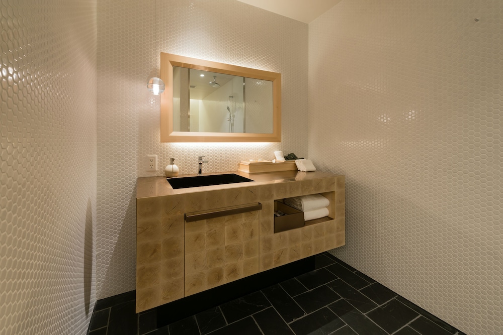 本館デラックスツインルーム バスルームの設備2 | ホテル カンラ京都