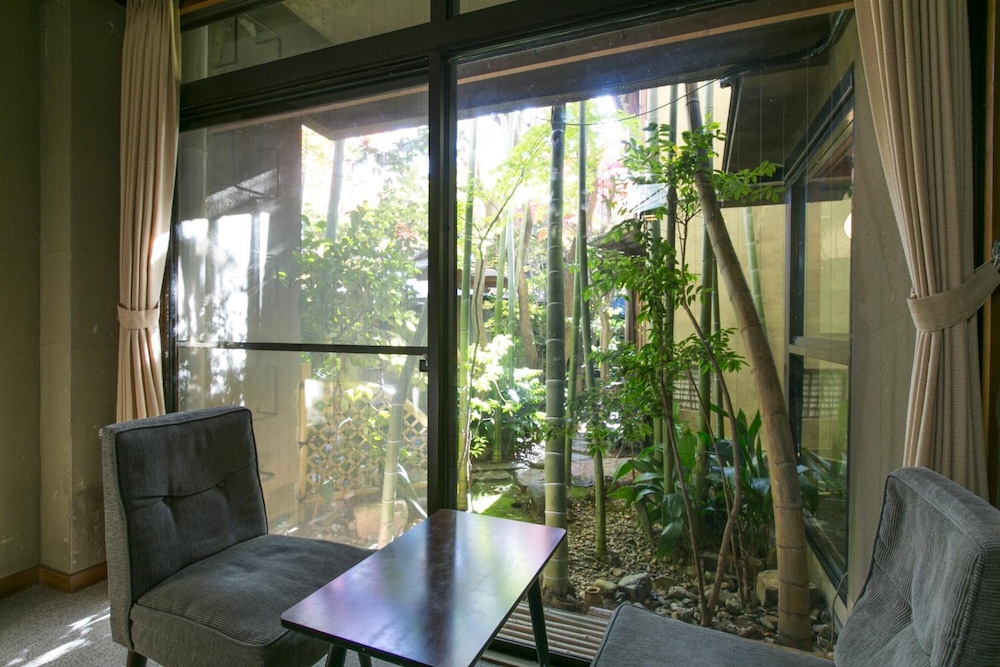 トラディショナル ルーム 専用バスルーム (Japanese Room) リビングルーム0 | 祇園吉今