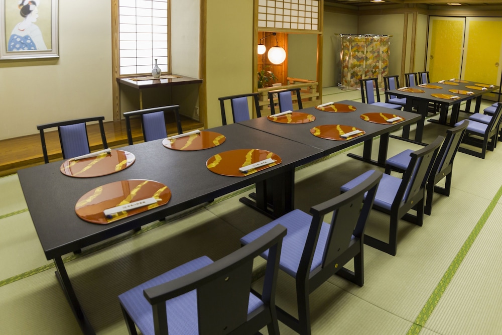 石長松菊園タワー - 和室 客室内のダイニングエリア0 | お宿 いしちょう