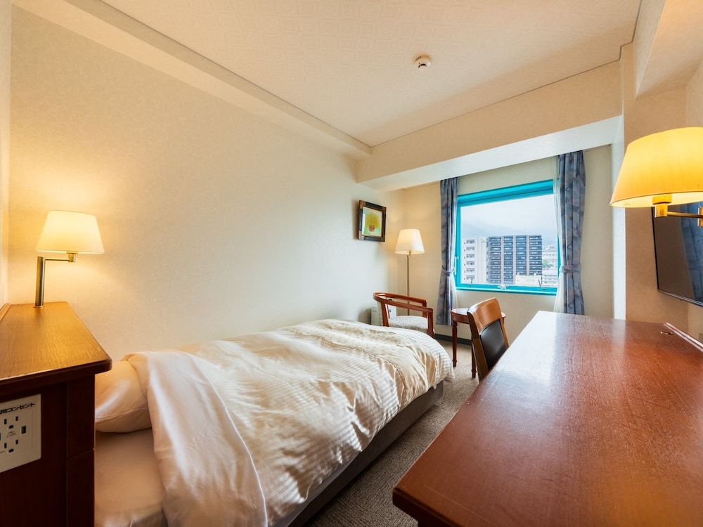 シングルルームセミダブルサイズベッド 1 台 喫煙可 | ホテル シーウェーブ 別府