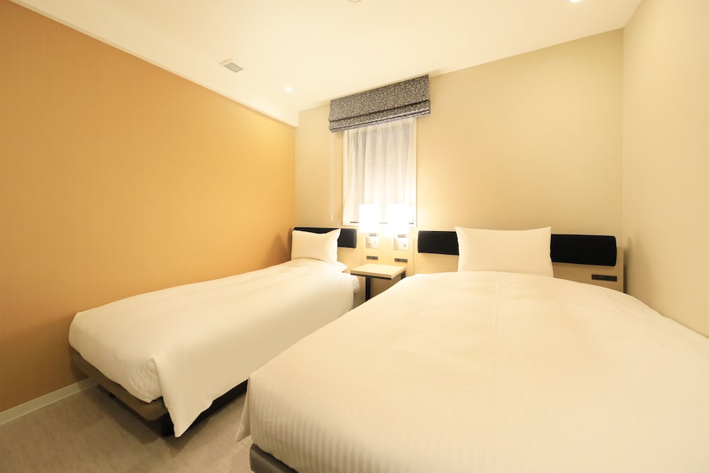 スタンダード ツインルームシングルサイズベッド 2 台 禁煙 客室2 | ホテル日本橋サイボー