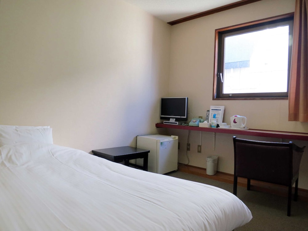 ビジネス セミダブル ルーム 喫煙可 客室2 | 平和台 ホテル 大手門