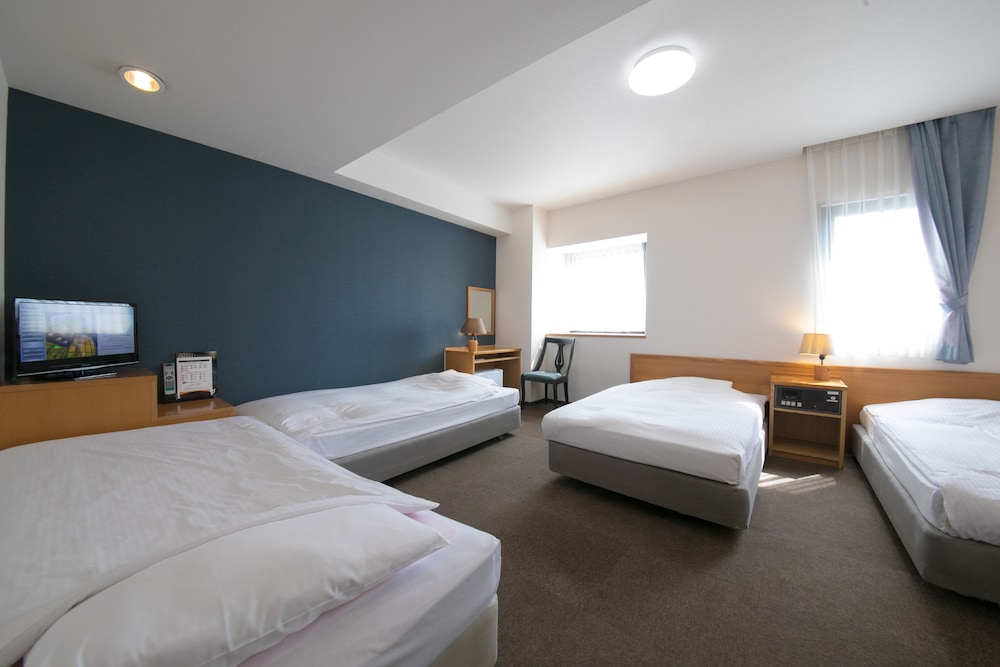 ファミリールーム　喫煙可　(ベッド4台) | 平和台ホテル 5