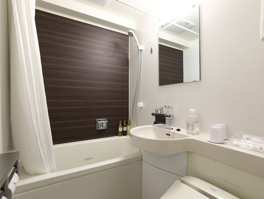 エコノミー ダブルルーム 禁煙 バスルーム0 | ホテル法華クラブ京都