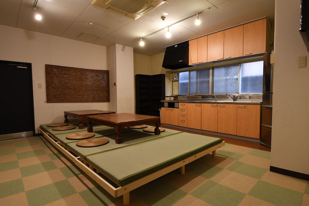 スタンダード 4 人部屋 共用キッチン0 | 温泉宿 はまゆう凪