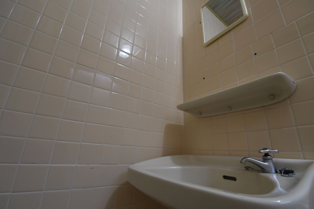 スタンダード トリプルルーム バスルームのシンク0 | 温泉宿 はまゆう凪