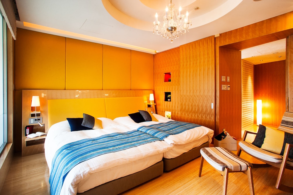 Suite 宇宙・光・静 ハリウッドツイン+和室+ジャグジー | 本陣平野屋 花兆庵