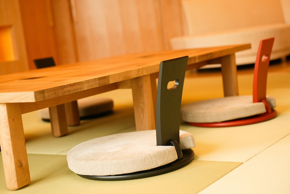 Suite 宇宙・光・静 ハリウッドツイン+和室+ジャグジー 客室4 | 本陣平野屋 花兆庵