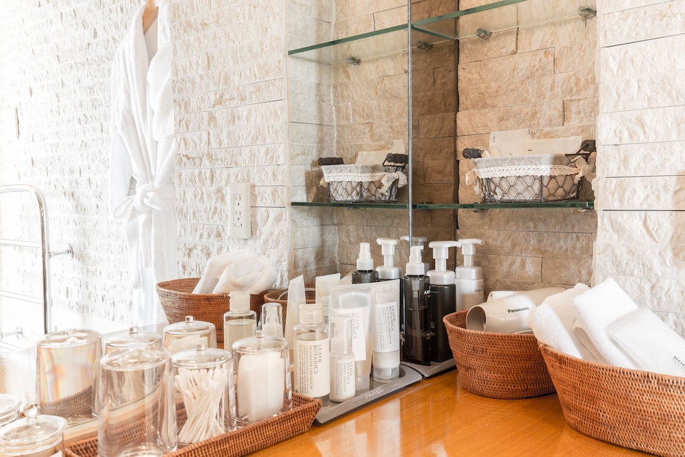 Suite 宇宙・光・静 ハリウッドツイン+和室+ジャグジー 客室7 | 本陣平野屋 花兆庵